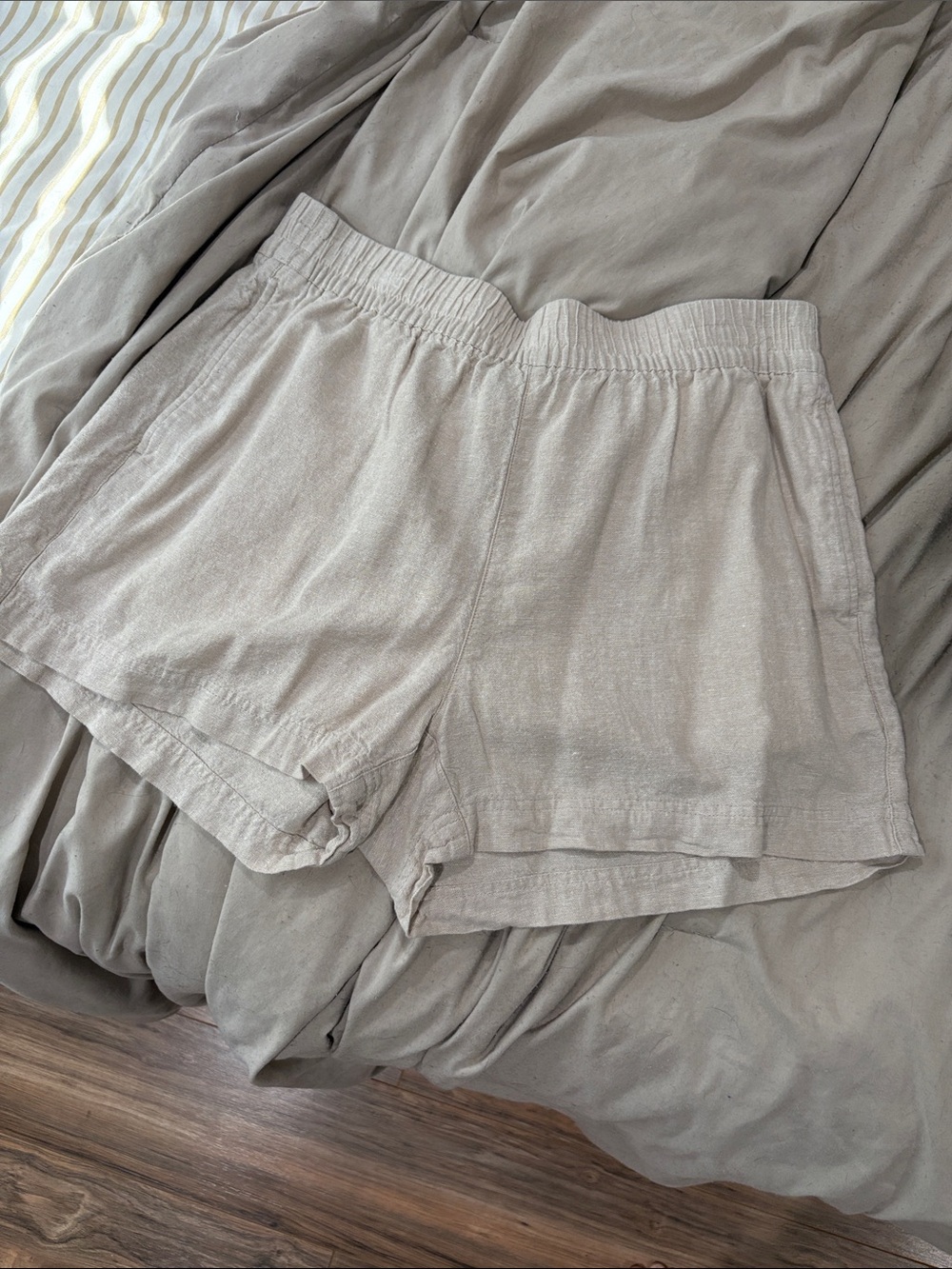Old Navy High-Waist Linen-Blend Shorts in Light Taupe